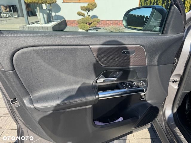 Mercedes-Benz GLA - 24