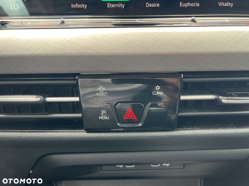 Volkswagen Golf 1.5 TSI EVO Life - 26