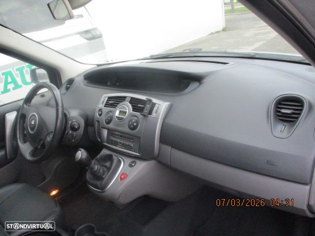 Renault Scénic ver-1-5-dci-dynamique-s-5l- - 10