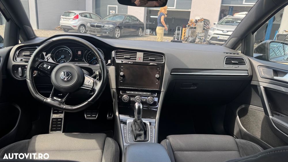 Volkswagen Golf - 16