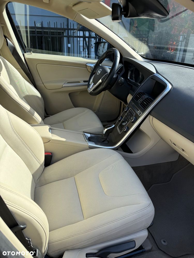 Volvo XC 60 D4 AWD Momentum - 10