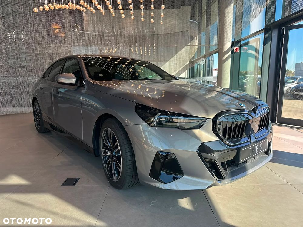 BMW Seria 5 520d xDrive mHEV - 9