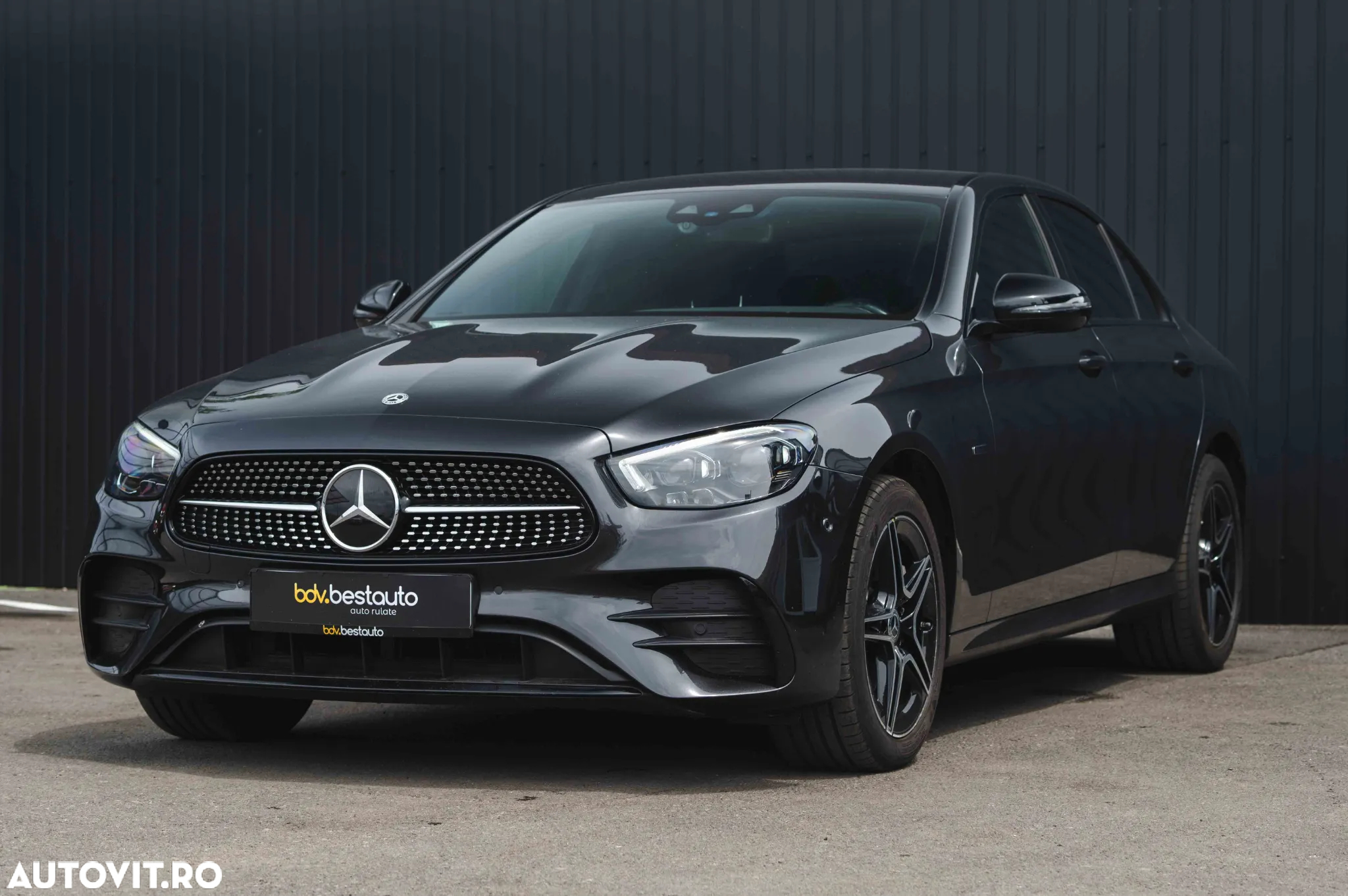 Mercedes-Benz E 300e 4Matic 9G-TRONIC Edition AMG Line - 32