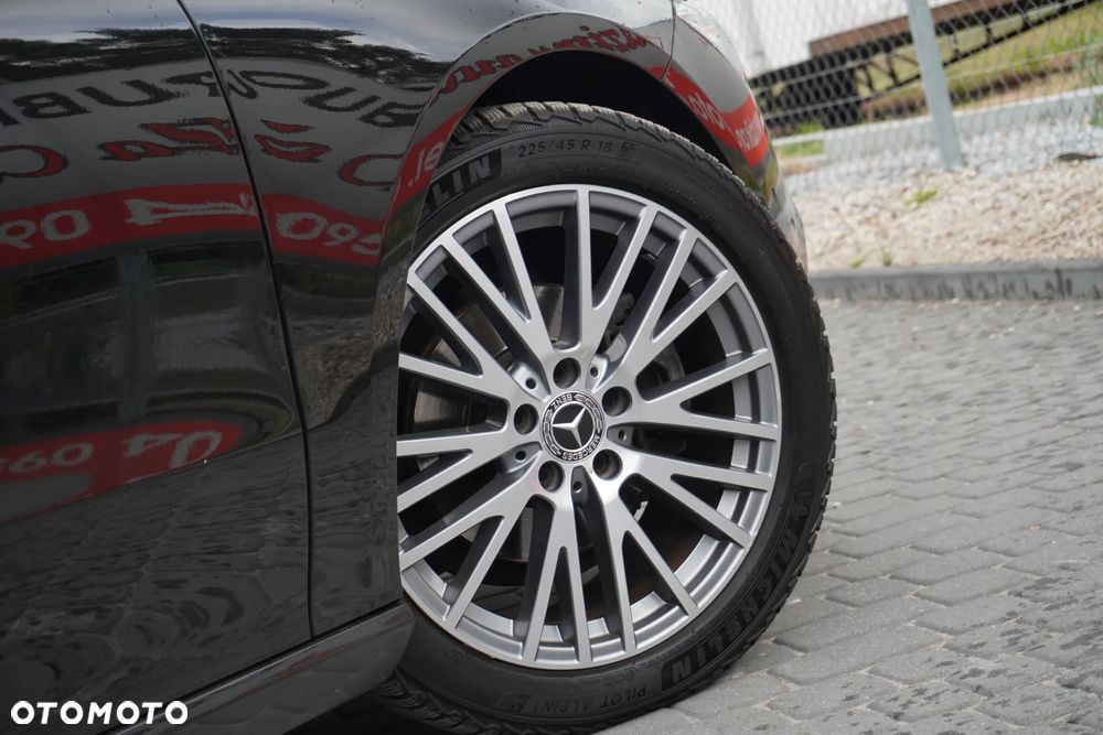 Mercedes-Benz CLA 180 7G-DCT Edition Progressive Line - 15