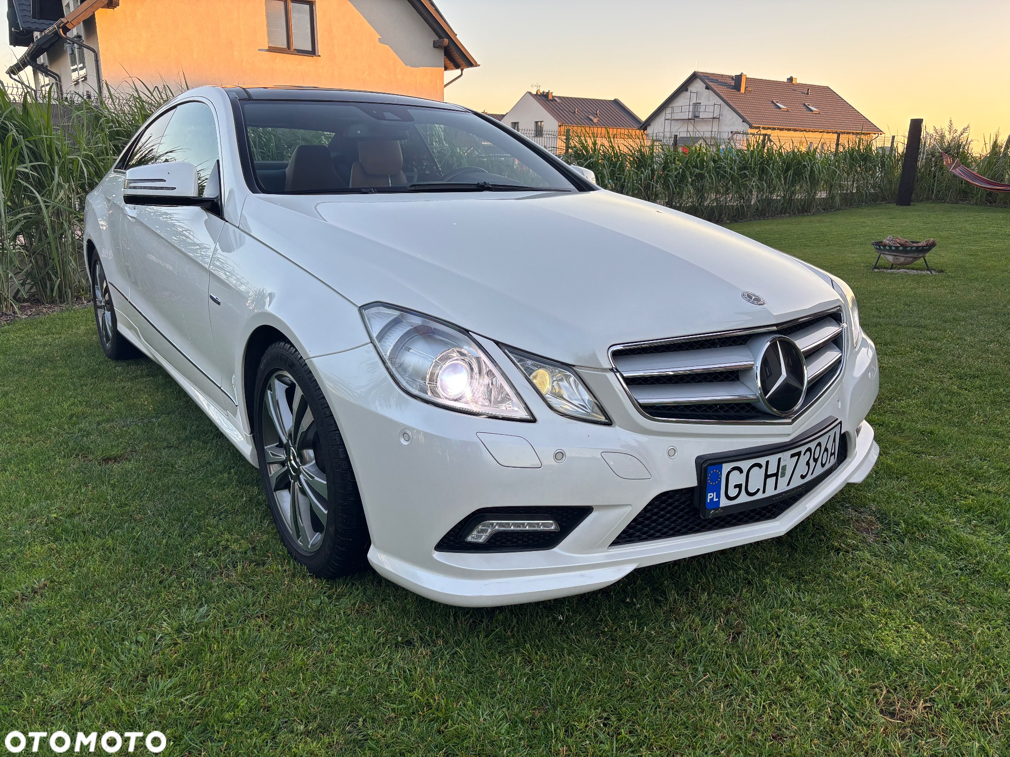 Mercedes-Benz Klasa E 250 CGI Coupe BlueEFFICIENCY Automatik Avantgarde - 2