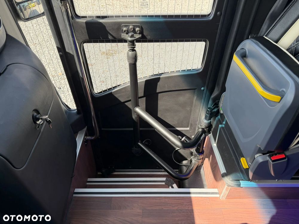 Mercedes-Benz Sprinter 519 - 25