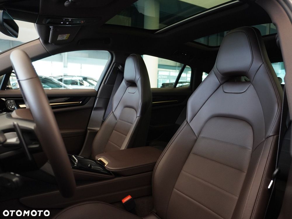 Porsche Panamera 4 - 30