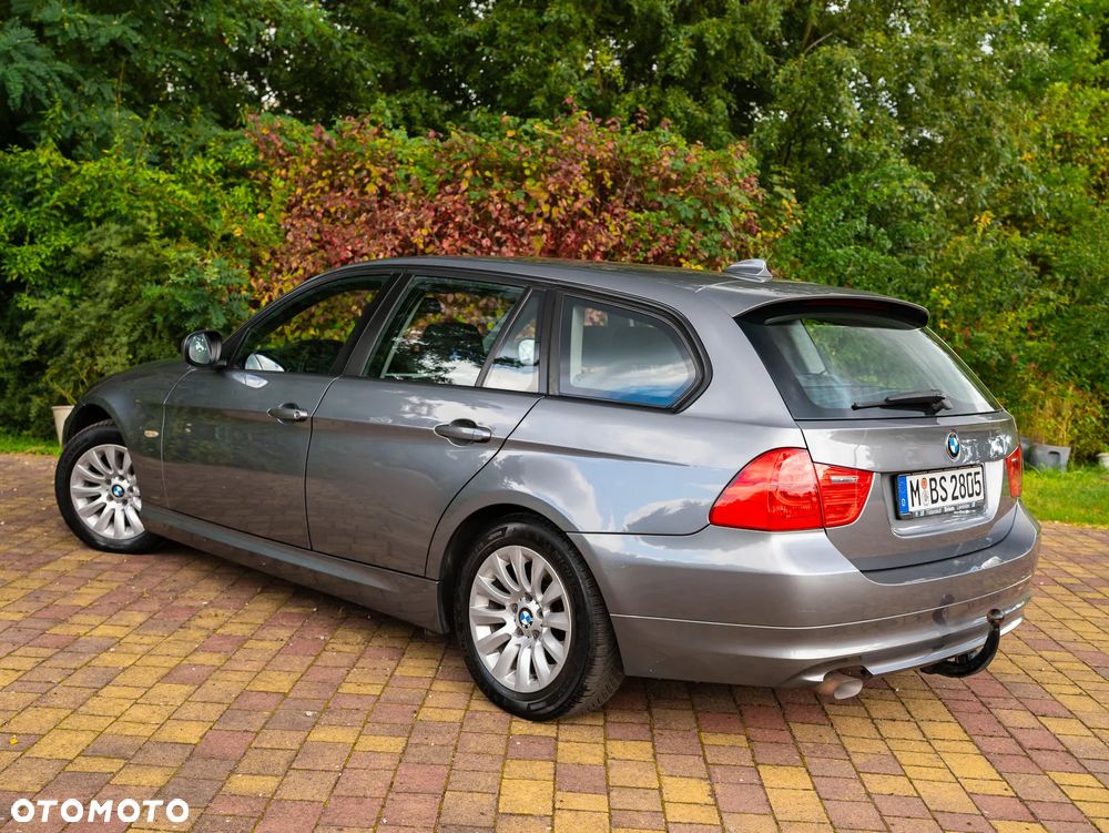 BMW Seria 3 318d DPF Touring - 19
