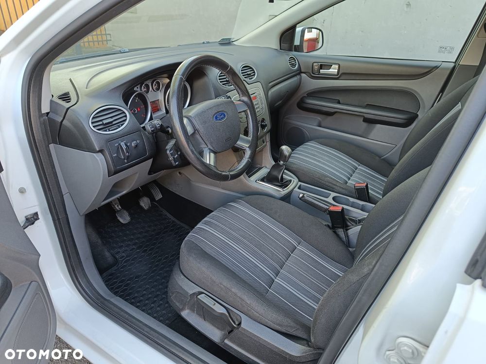 Ford Focus ver-1-8-tdci-trend-plus - 9