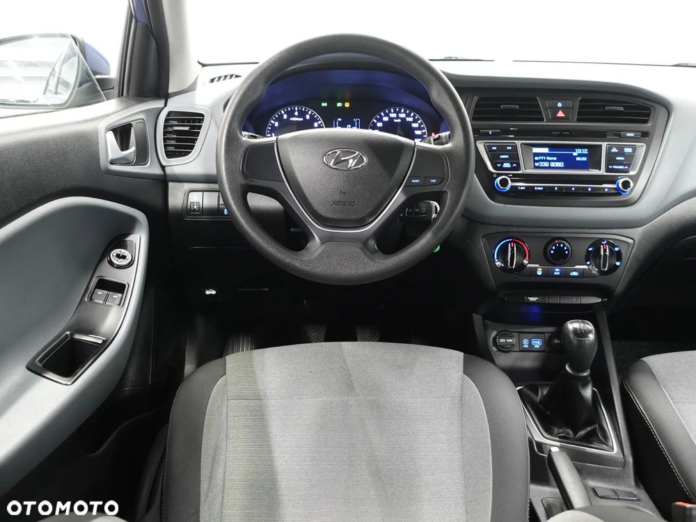 Hyundai i20 blue 1.2 - 29