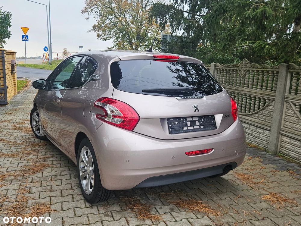 Peugeot 208 95 VTI Allure - 10