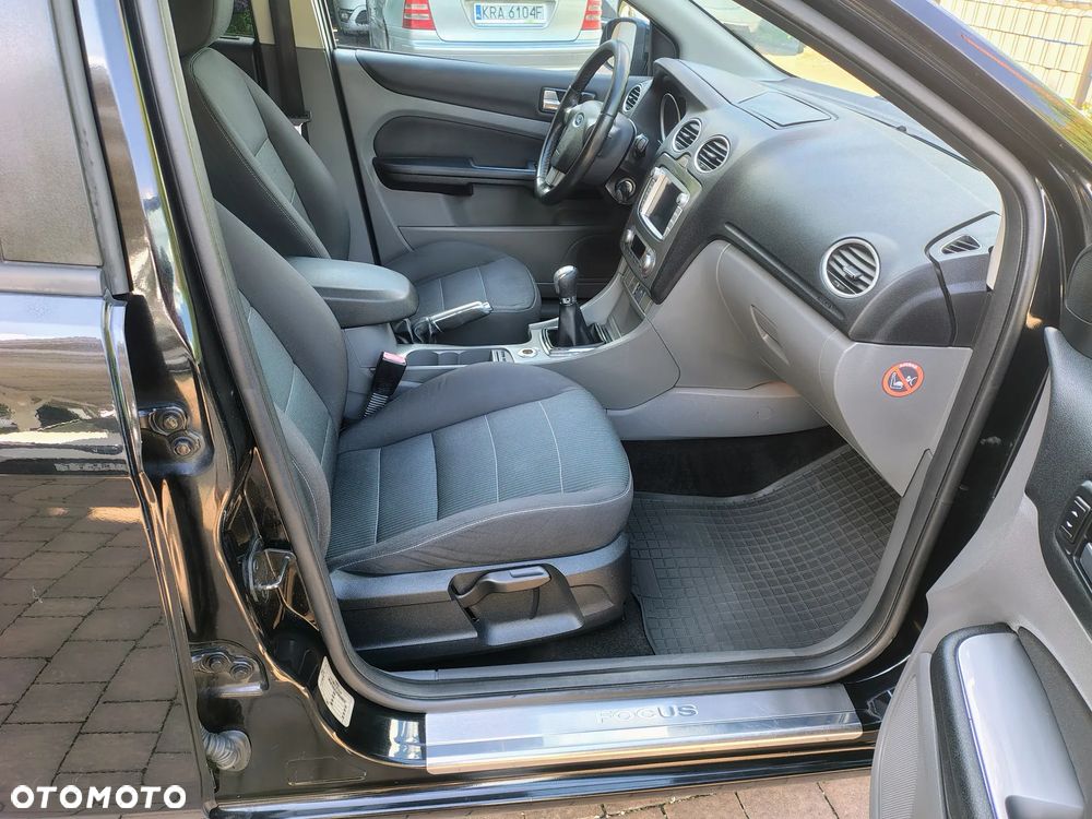 Ford Focus 1.8 Sport - 17