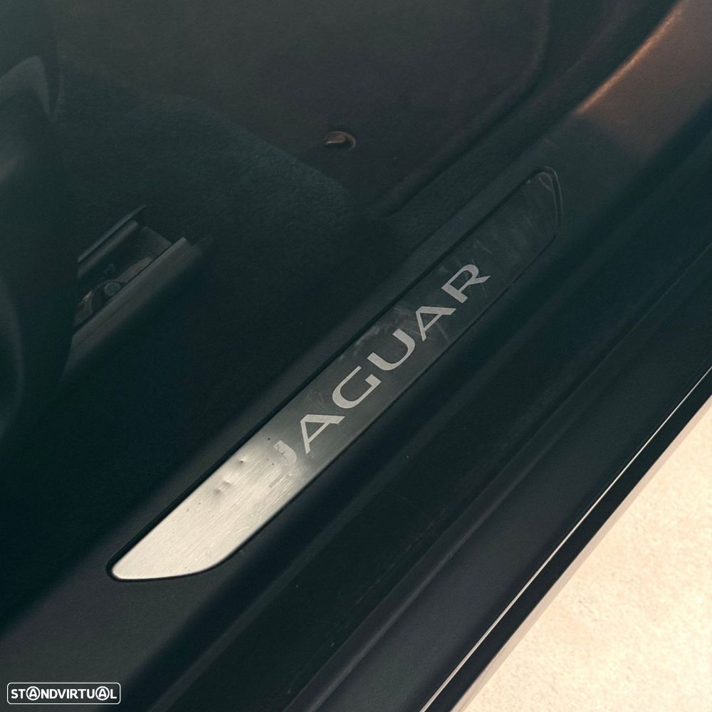 Jaguar E-Pace 2.0 i4D R-Dynamic S - 23