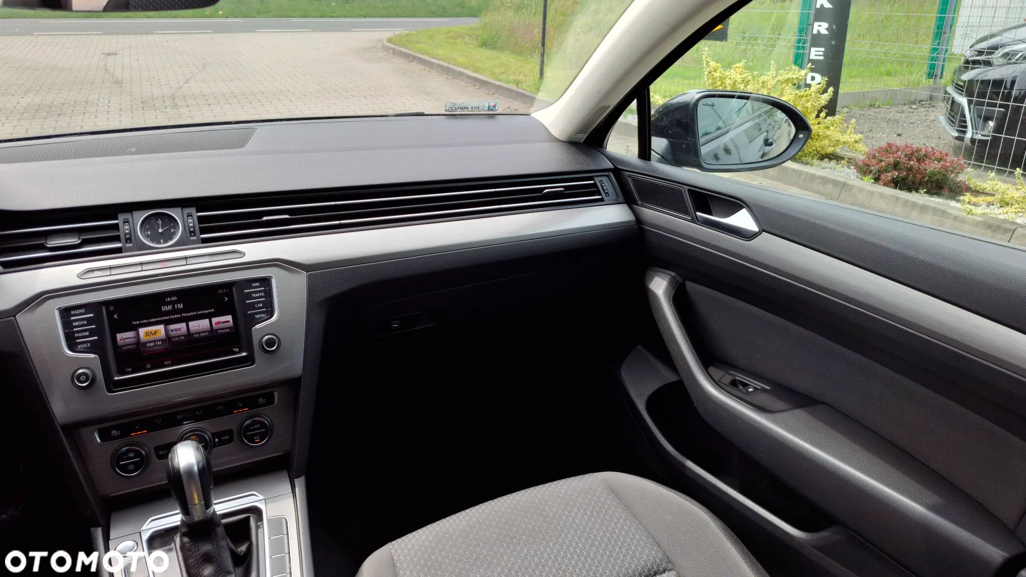 Volkswagen Passat - 13