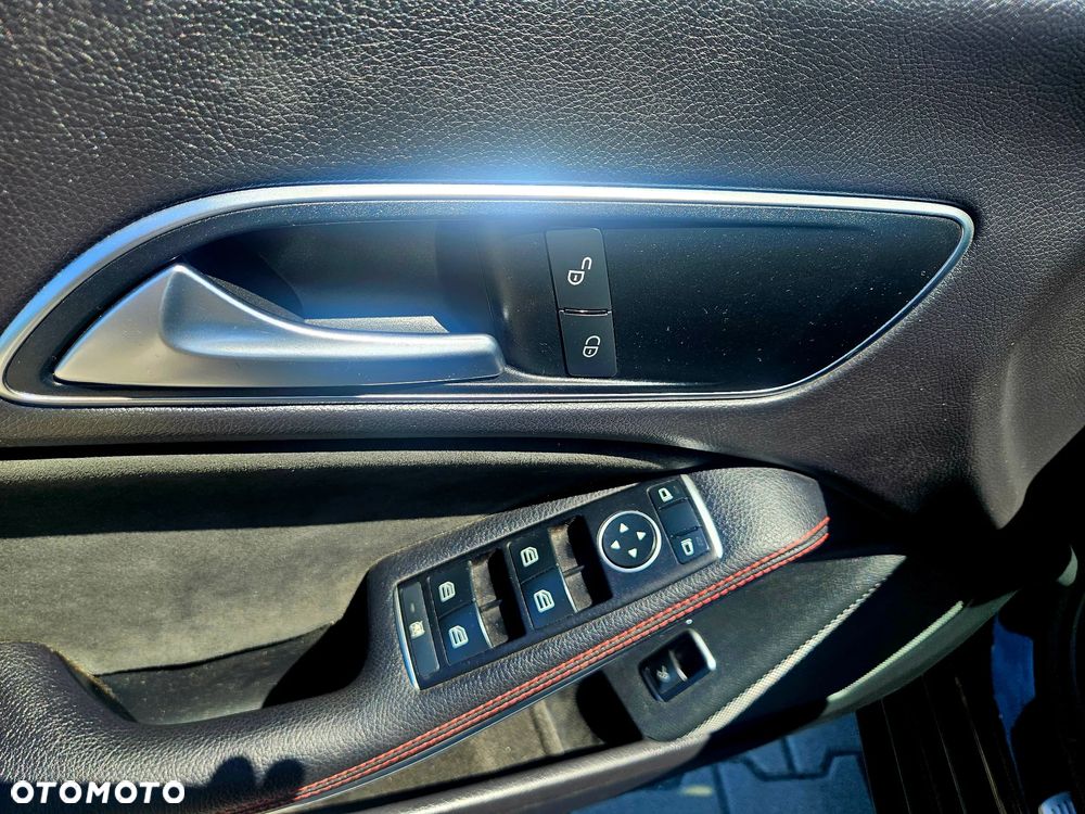 Mercedes-Benz CLA 180 AMG Line - 17