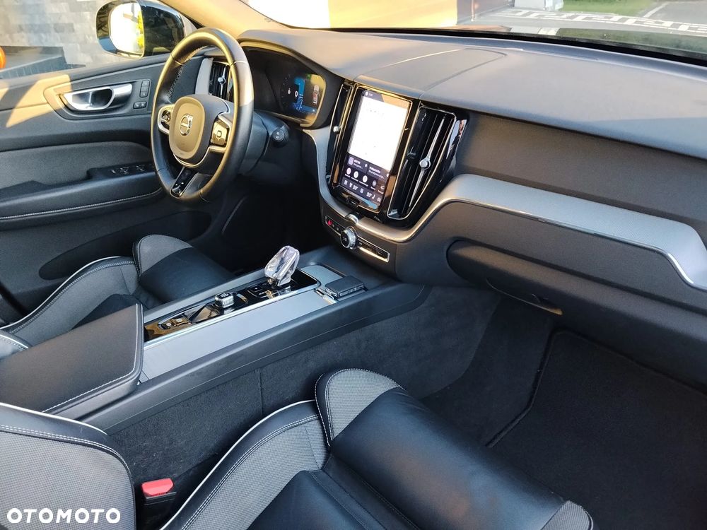 Volvo XC 60 T6 AWD Long Range Plus Dark - 19