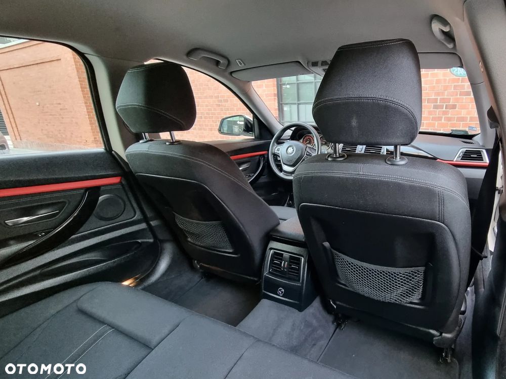 BMW Seria 3 320i xDrive Sport Line - 17
