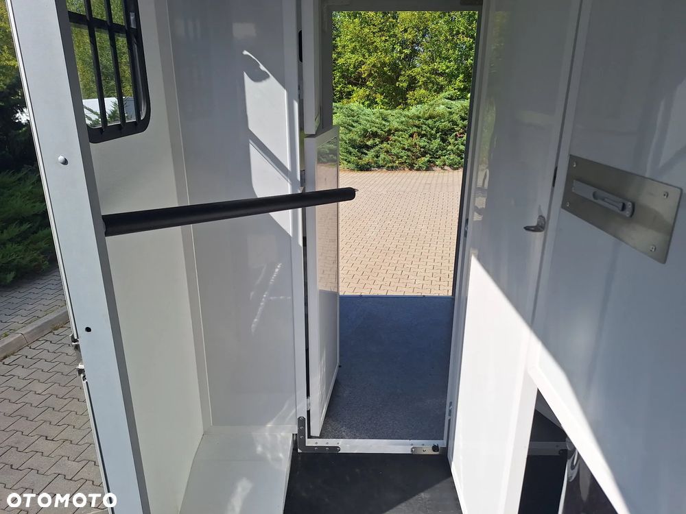 Mercedes-Benz Sprinter 319 - 23