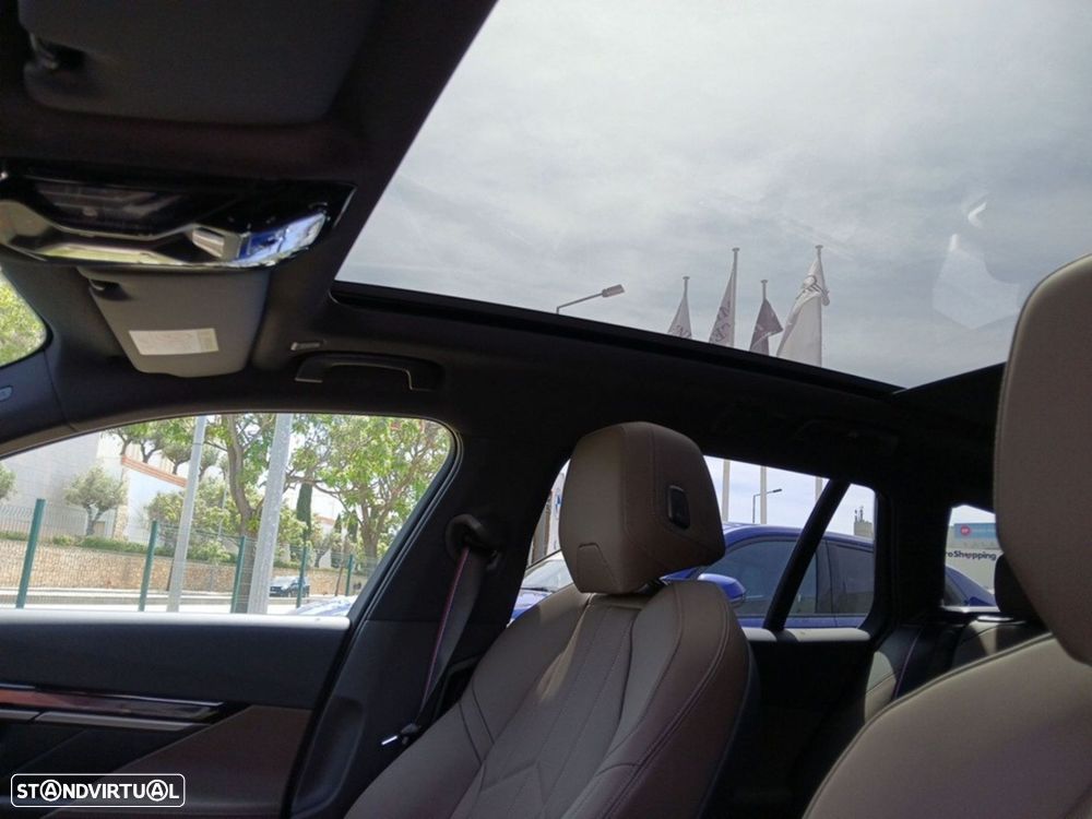 BMW 520 d Pack Desportivo M - 14