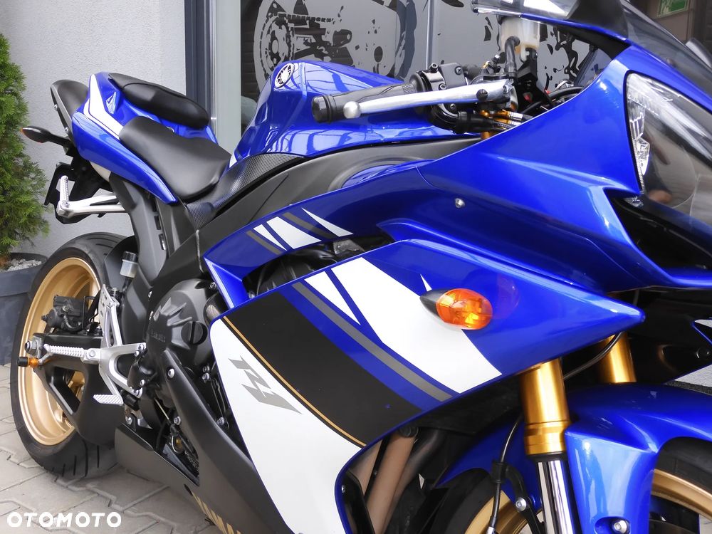 Yamaha R1 - 6