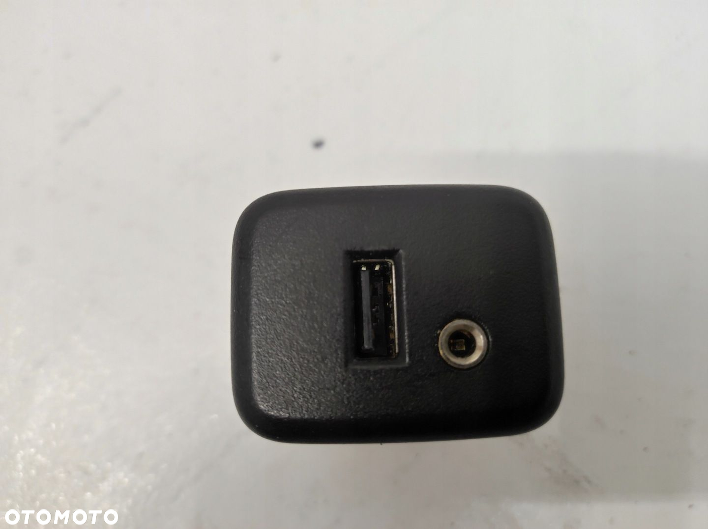 GNIAZDO ZŁĄCZE PORT USB AUX OPEL MOKKA X LIFT - 3