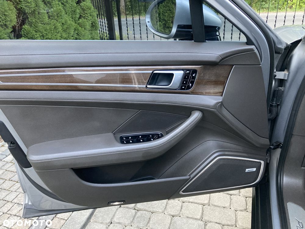 Porsche Panamera 4S - 26