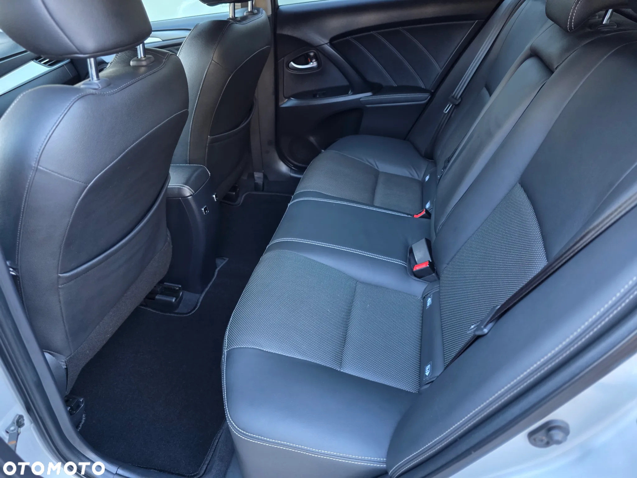 Toyota Avensis 1.8 Prestige - 21