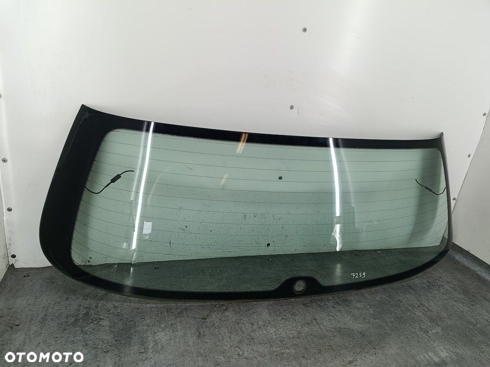 SZYBA KLAPY BAGAZNIKA VW PASSAT B6 KOMBI - 2