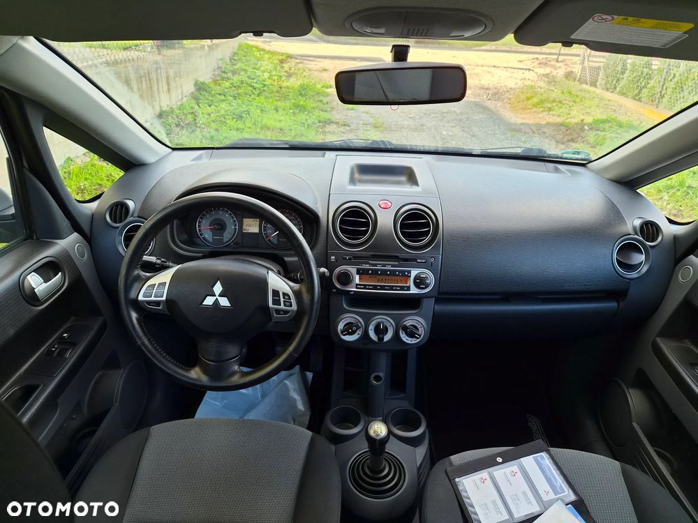 Mitsubishi Colt - 32