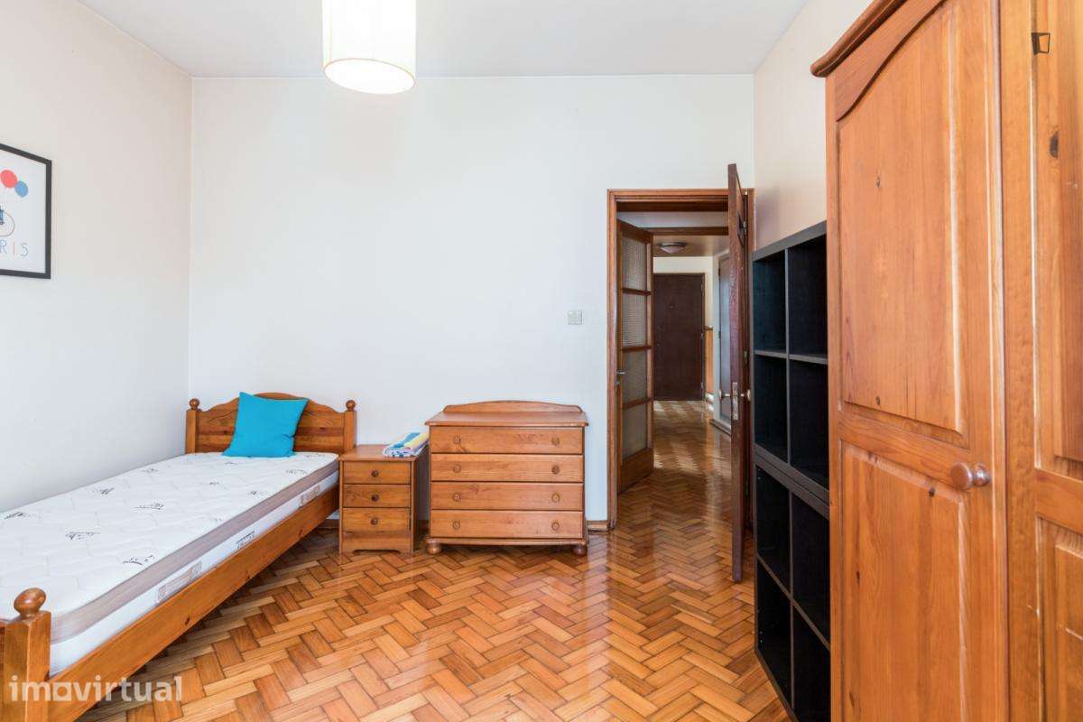 Quarto - localizado em Paranhos Porto - Grande imagem: 4/20