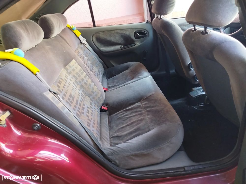 Renault Mégane 1.6 RN - 9