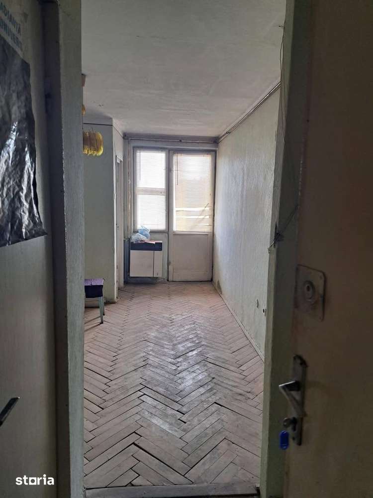 Garsoniera Ostrovului , etaj 4 , necesita renovare — fotografia 3
