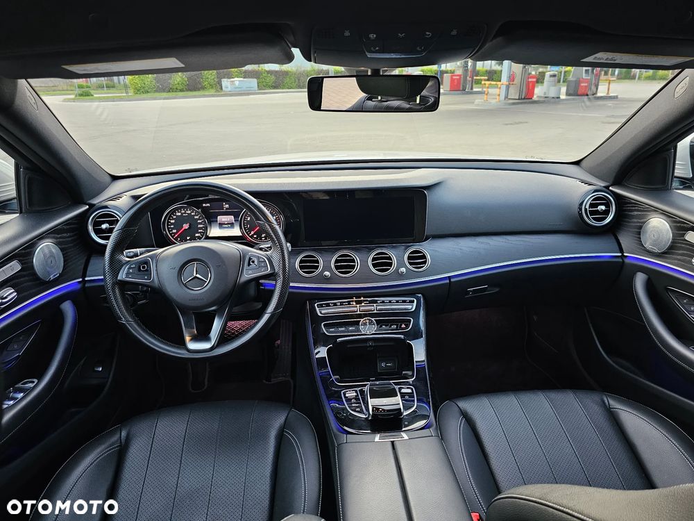 Mercedes-Benz Klasa E 300 9G-TRONIC AMG Line - 23