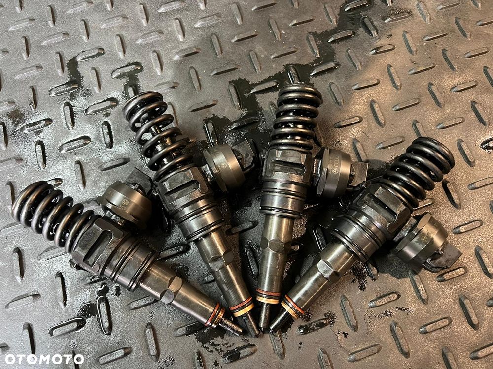 AUDI A4 B6 VW PASSAT B5 FL 1.9TDI WTRYSKIWACZE WTRYSKI KOMPLET 4 SZT 038130073AJ POSIADAM 2  KOMPLETY - 1