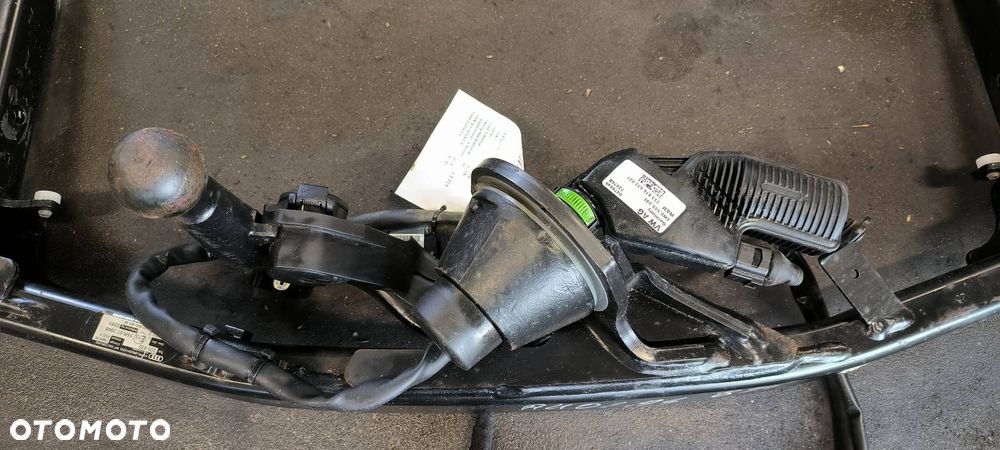 HAK HOLOWNICZY AUDI A4 B9 8W0800491M - 4