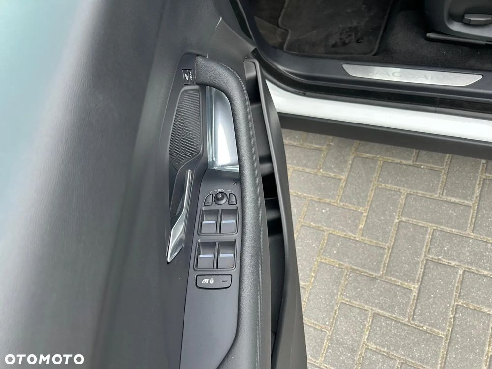 Jaguar E-Pace 2.0 i4D FWD S - 10