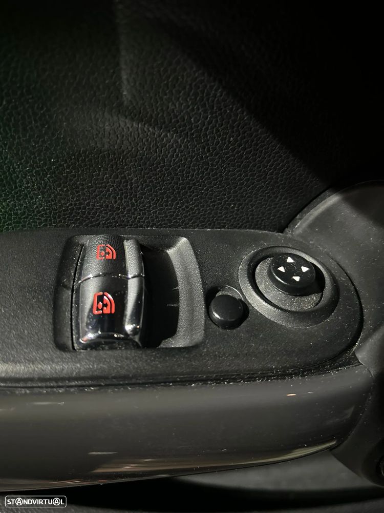 MINI 3 Portas One D - 44