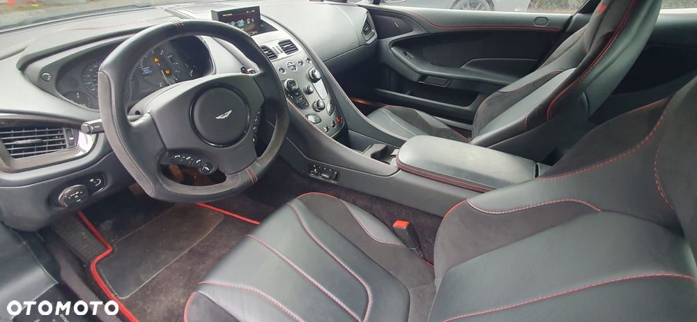 Aston Martin Vanquish - 11