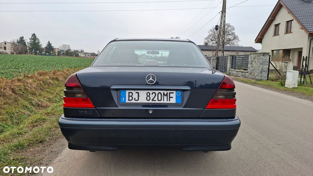 Mercedes-Benz Klasa C 180 Classic - 24