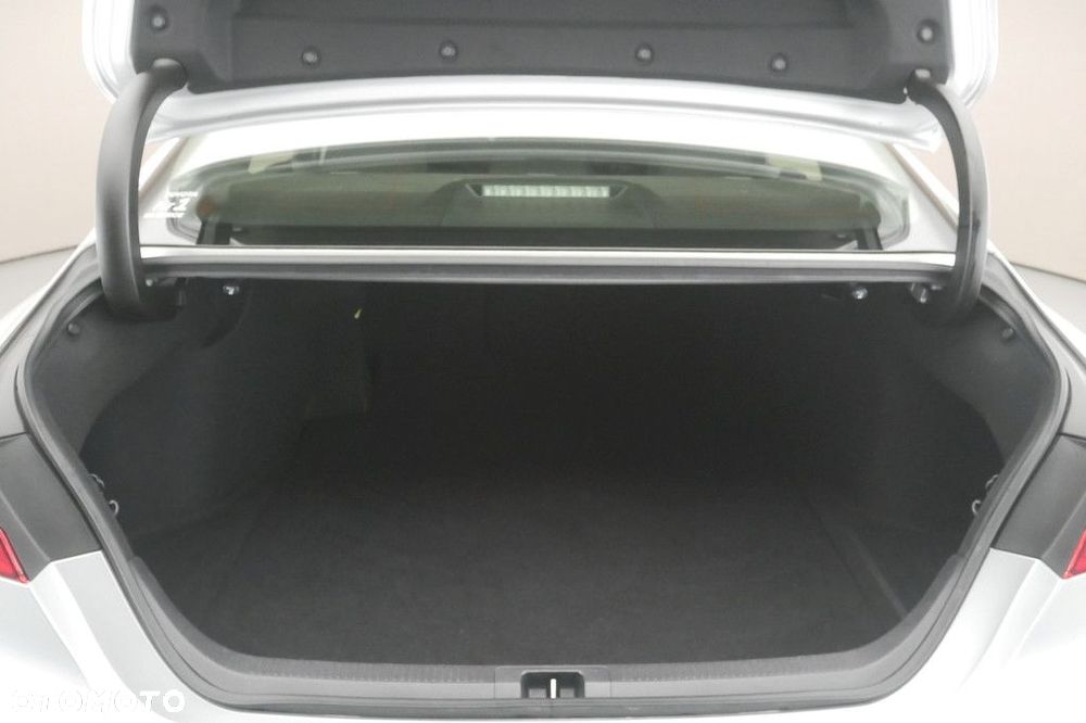Toyota Camry 2.5 Hybrid Comfort CVT - 16