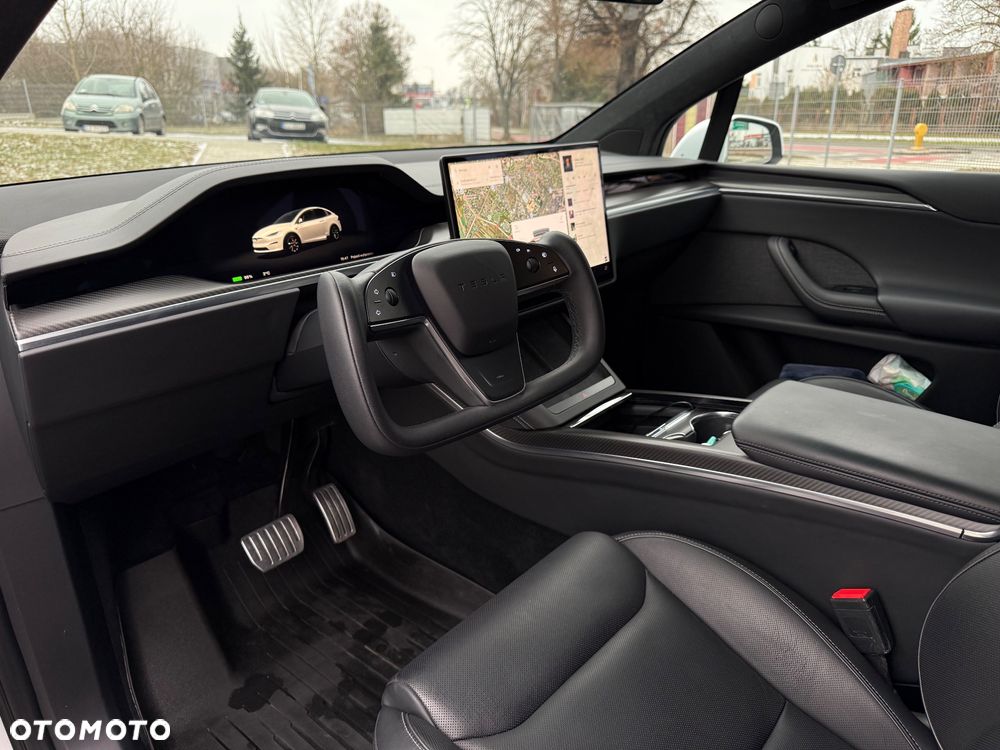 Tesla Model X - 12