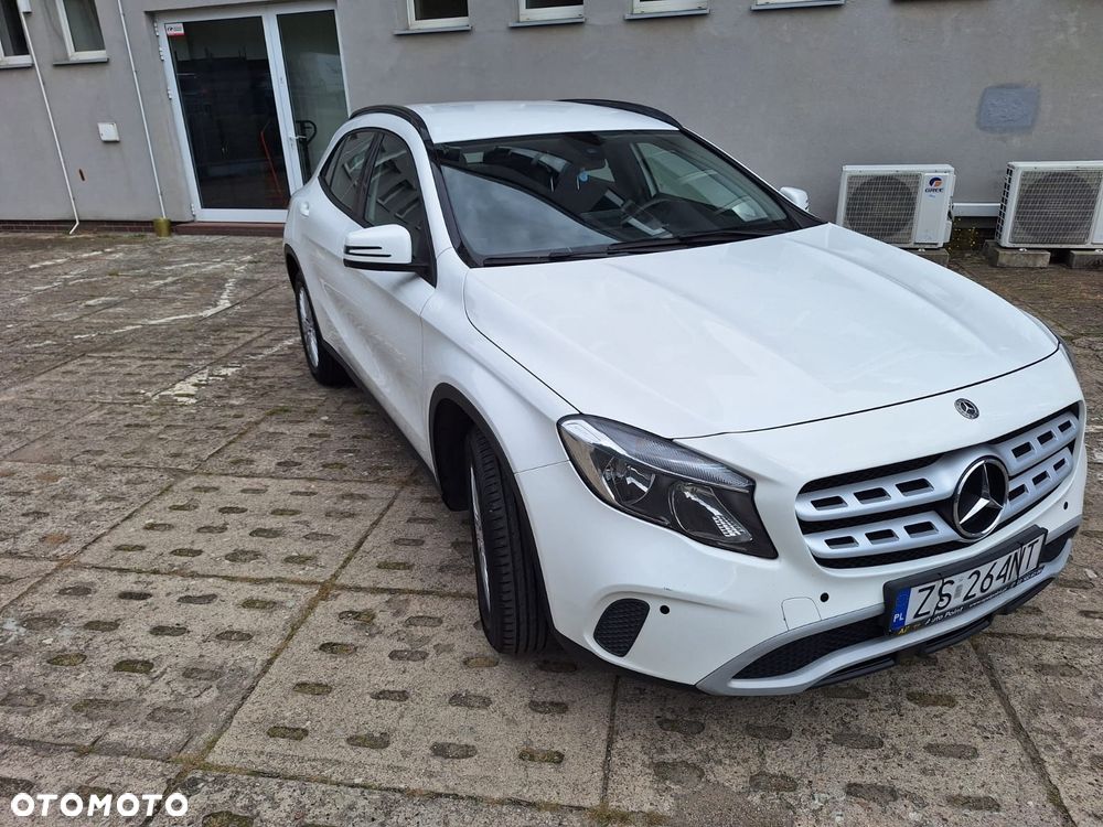 Mercedes-Benz GLA 180 Urban - 16