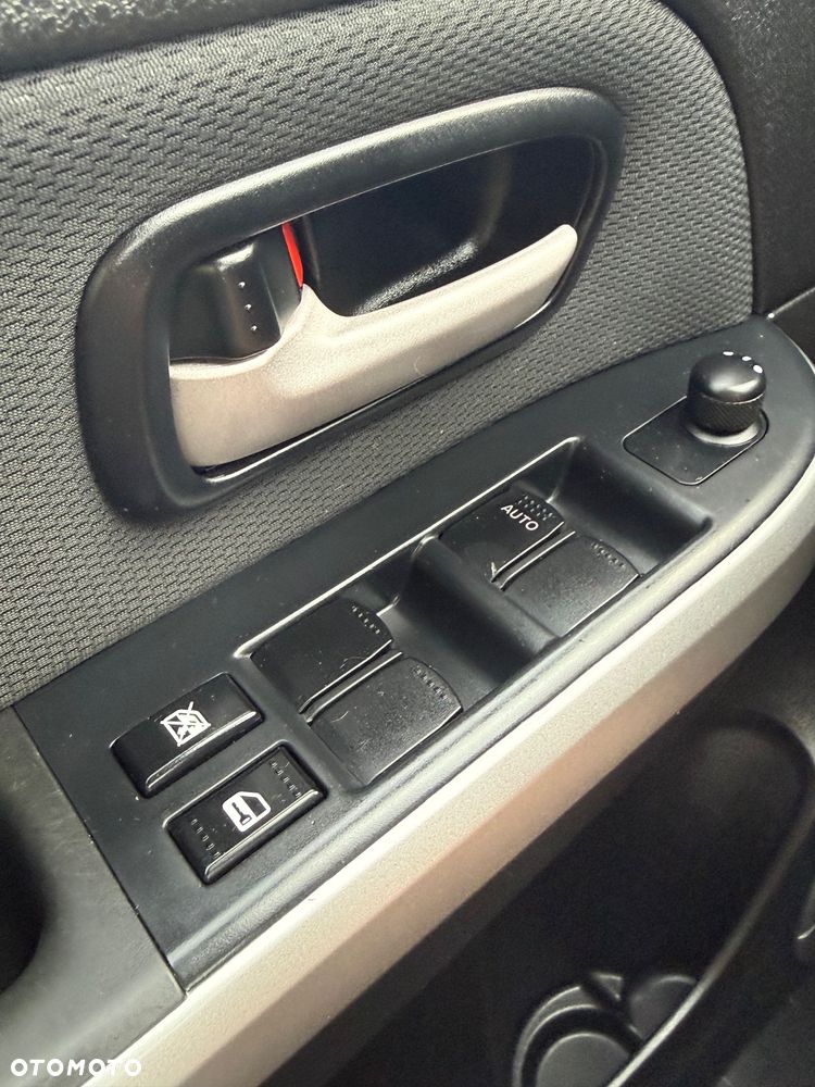 Suzuki Grand Vitara 2.0 Comfort Family - 26