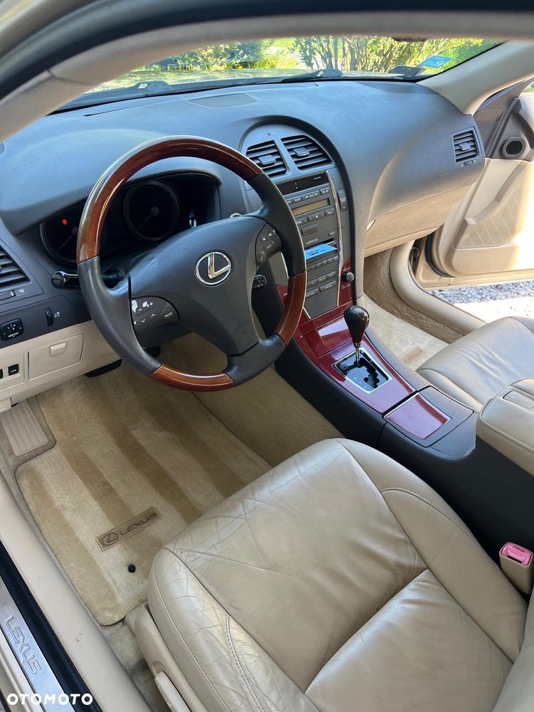 Lexus ES - 7