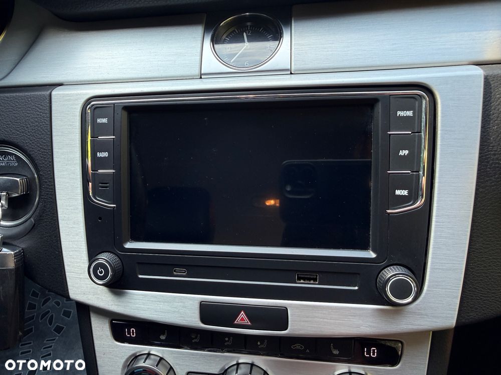 Volkswagen Passat 2.0 TDI DSG BlueMotion Technology R-Line - 22