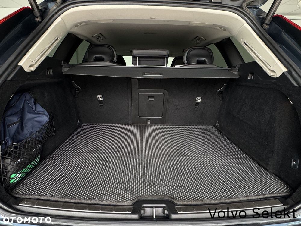 Volvo XC 60 B4 D AWD Inscription - 28