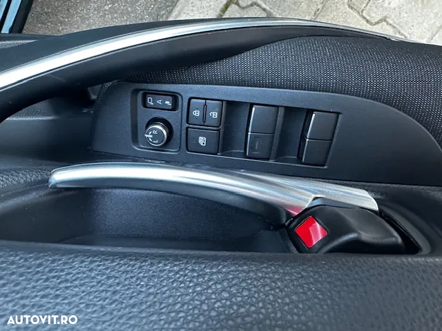 Toyota Corolla 1.8 HSD Dynamic - 8