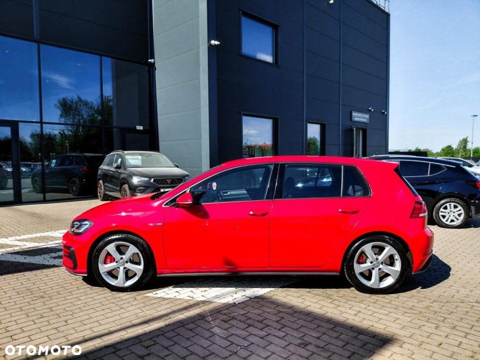 Volkswagen Golf - 2