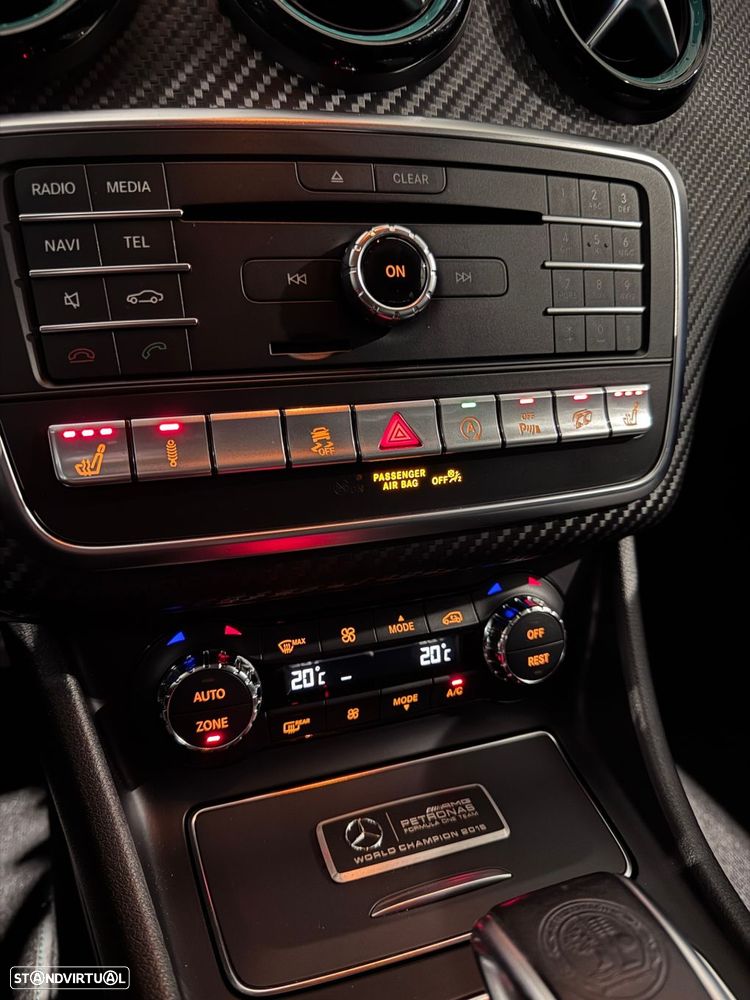 Mercedes-Benz A 45 AMG 4Matic Speedshift 7G-DCT PETRONAS 2015 World Champion Edition - 29