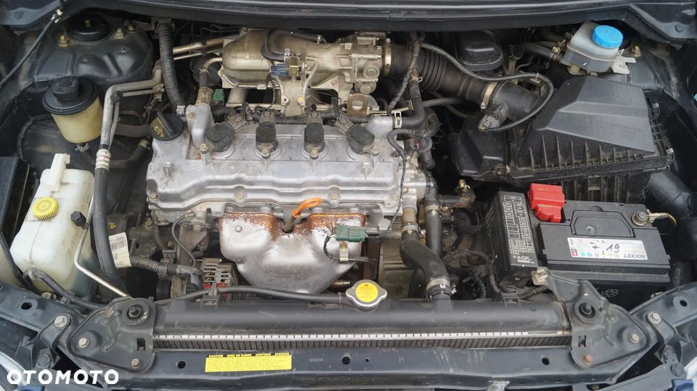 Nissan Almera Tino 1.8 Visia - 22